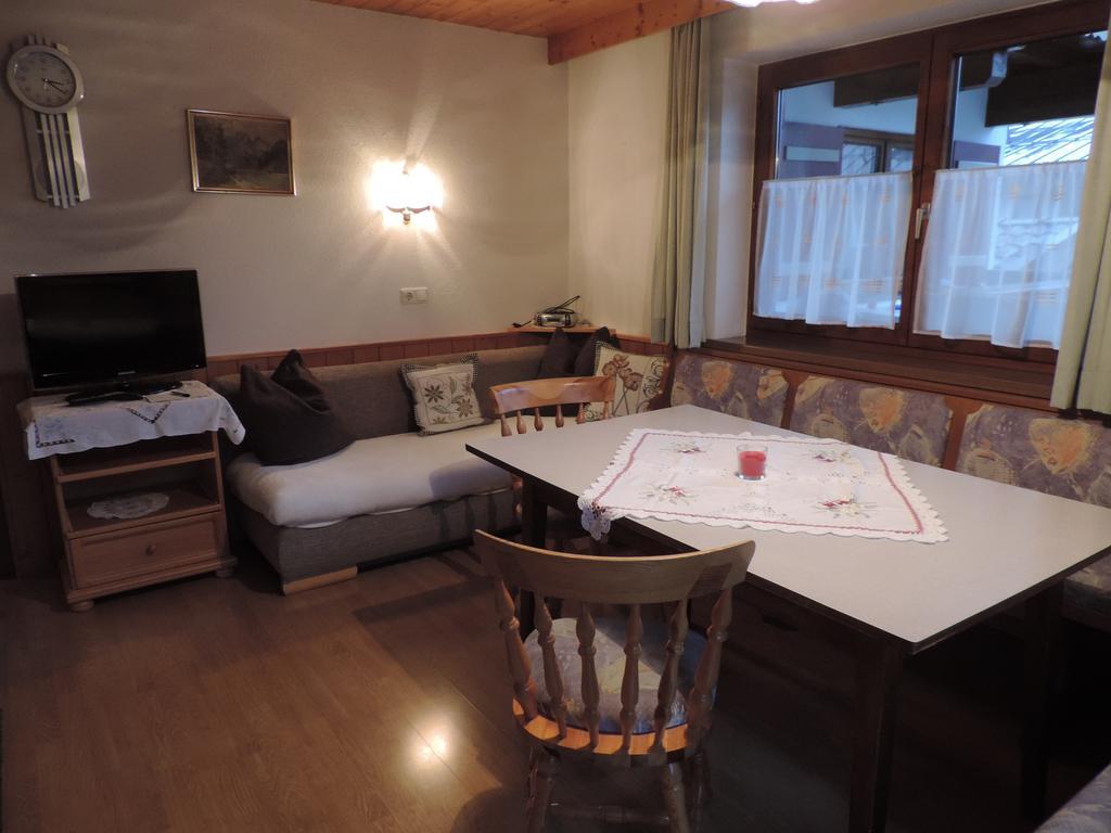 Ferienwohnung Johann Niedermoser Fieberbrunn Habitación foto