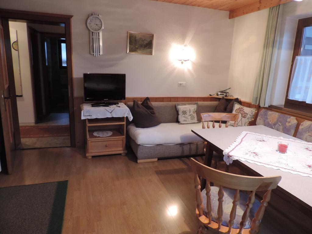 Ferienwohnung Johann Niedermoser Fieberbrunn Habitación foto